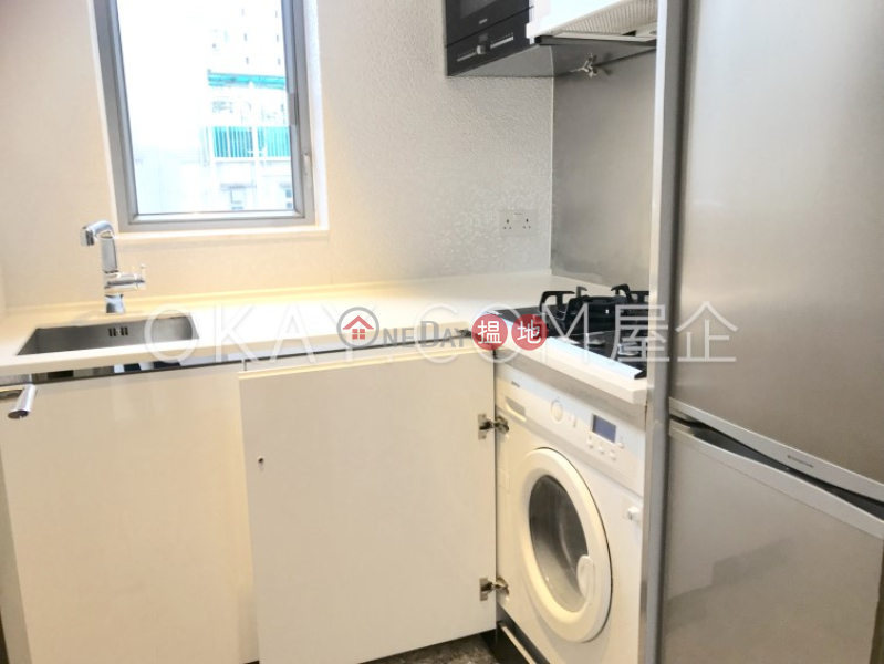 Nicely kept 2 bedroom with balcony | For Sale | Centre Point 尚賢居 Sales Listings