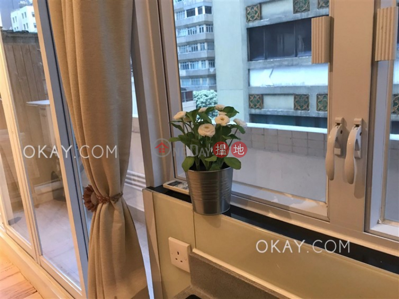 Practical with balcony in Sheung Wan | For Sale | Wah Koon Building 華冠大廈 Sales Listings