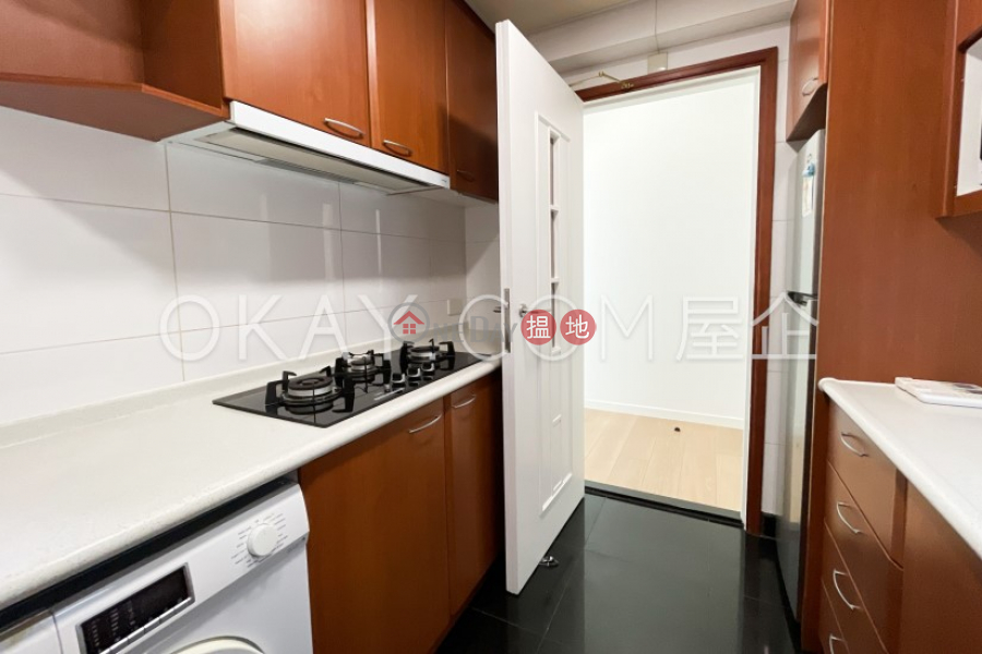 Unique 3 bedroom with balcony | For Sale, 2 Park Road 柏道2號 Sales Listings | Western District (OKAY-S46720)