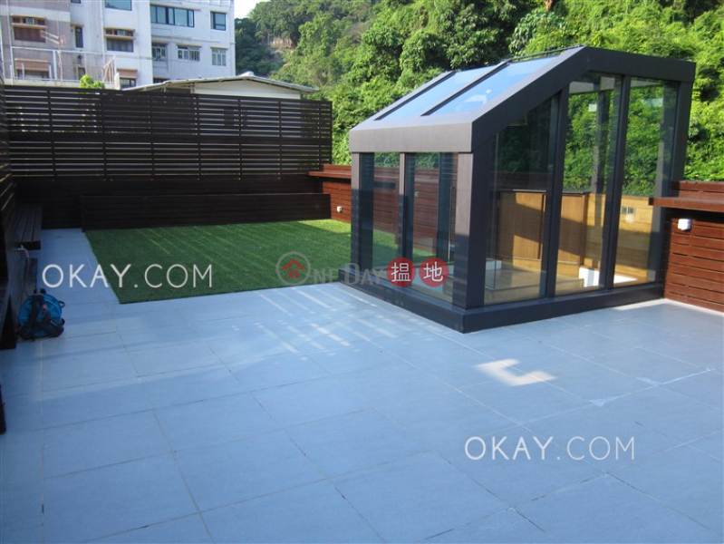 Stylish penthouse with rooftop & parking | Rental | Evergreen Court 翠苑 Rental Listings