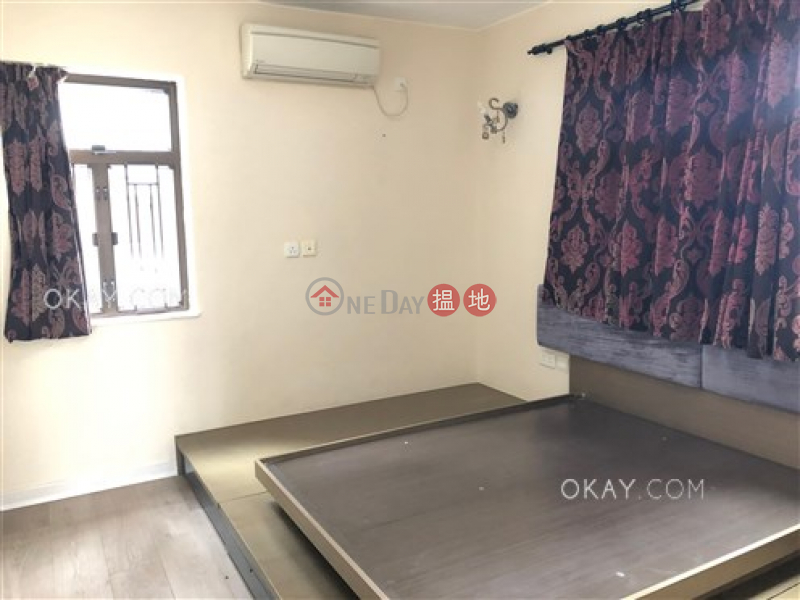 Stylish 3 bedroom with parking | For Sale | Miramar Villa 美麗邨 Sales Listings