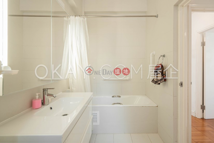 HK$ 66,000/ month Bayview Mansion, Central District | Efficient 3 bedroom on high floor with balcony | Rental
