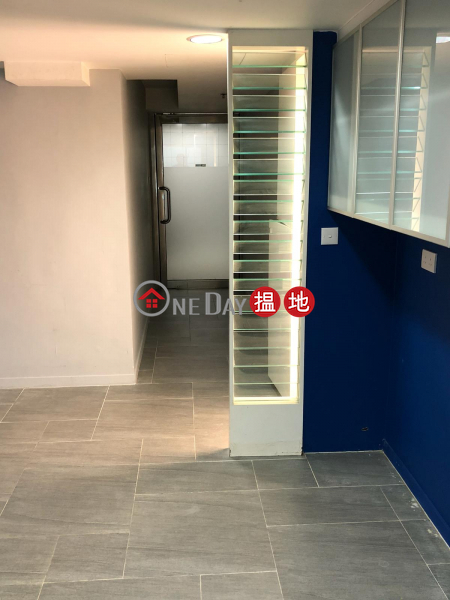 HK$ 22,500/ month | Lucky Commercial Centre, Western District Lucky Commercial Centre