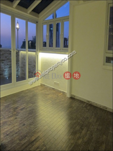 1-bedroom penthouse for rent in Sai Ying Pun | Wealth Building 富裕大廈 Rental Listings