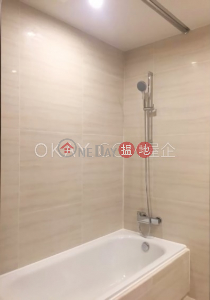 HK$ 9.38M, South Coast | Southern District | Unique 2 bedroom on high floor with balcony | For Sale