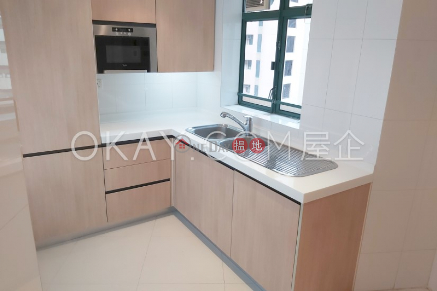 Unique 3 bedroom with parking | Rental, Hillsborough Court 曉峰閣 Rental Listings | Central District (OKAY-R78493)