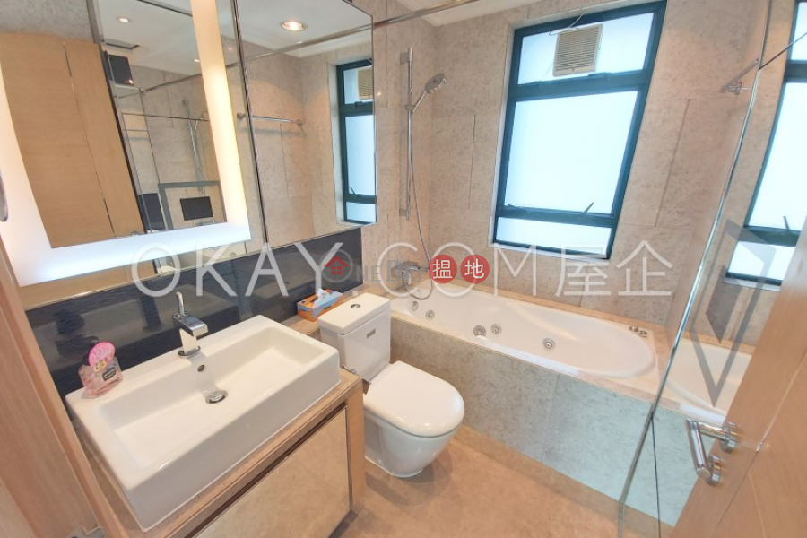 HK$ 75,000/ month, Hillsborough Court | Central District Efficient 3 bed on high floor with sea views & parking | Rental