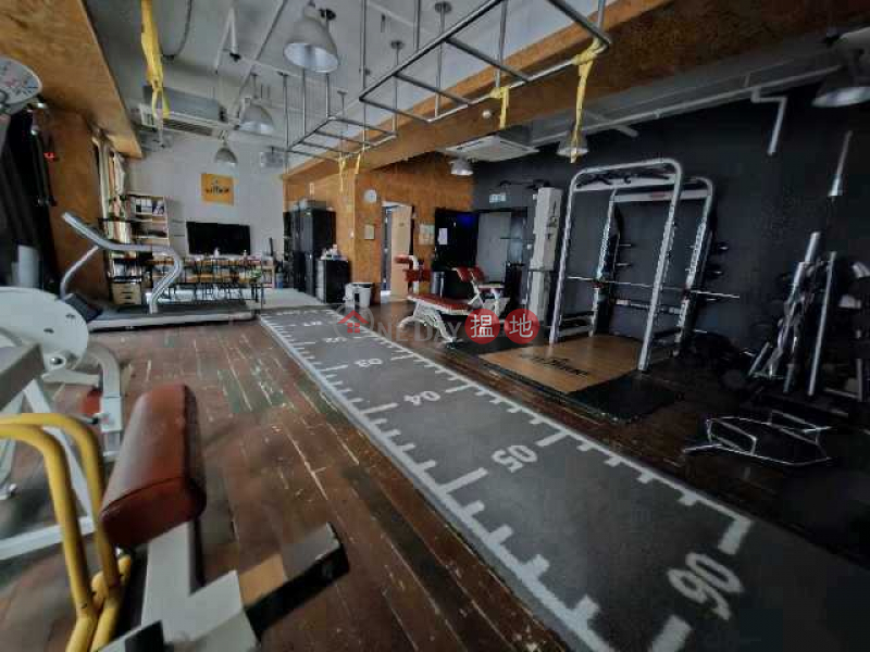 香港搵樓|租樓|二手盤|買樓| 搵地 | 寫字樓/工商樓盤|出租樓盤Tel 98755238 健身室