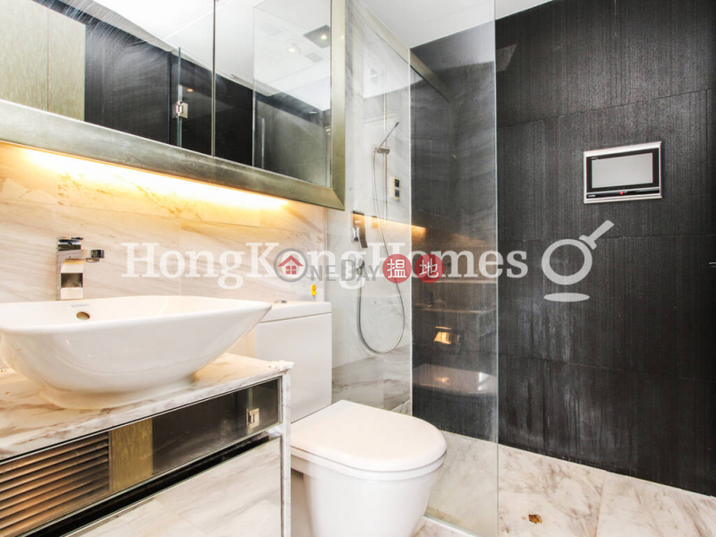 HK$ 25M | Centre Point, Central District | 3 Bedroom Family Unit at Centre Point | For Sale