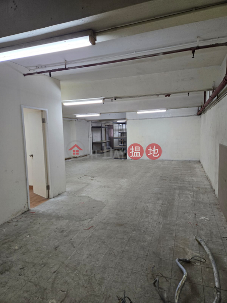 Near MTR, with Toilet, suit for warehouse | Fuk Hong Industrial Building 福康工業大廈 Rental Listings