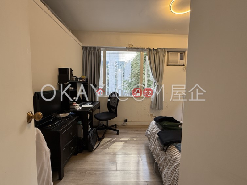 Generous 1 bedroom on high floor with rooftop | For Sale | 7 Village Terrace 山村臺 7 號 Sales Listings