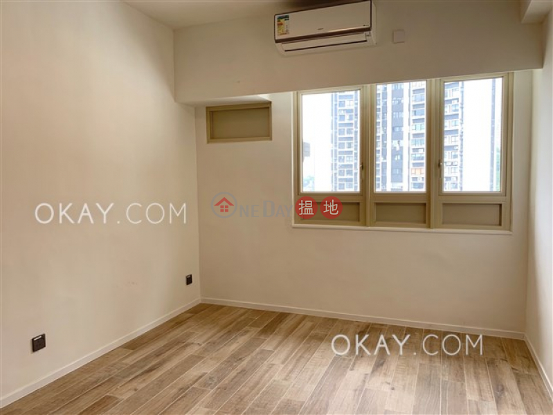 HK$ 85,000/ month St. Joan Court, Central District Beautiful 3 bed on high floor with balcony & parking | Rental