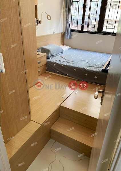 Property Search Hong Kong | OneDay | Residential | Sales Listings Kwong Tak Building | 3 bedroom Mid Floor Flat for Sale