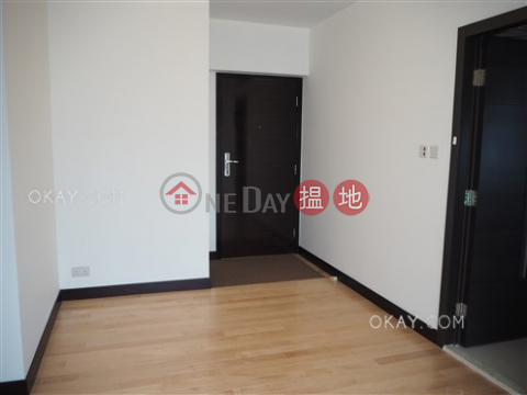 Cozy 2 bedroom in Sai Ying Pun | Rental|Western DistrictCentre Place(Centre Place)Rental Listings (OKAY-R83825)_0
