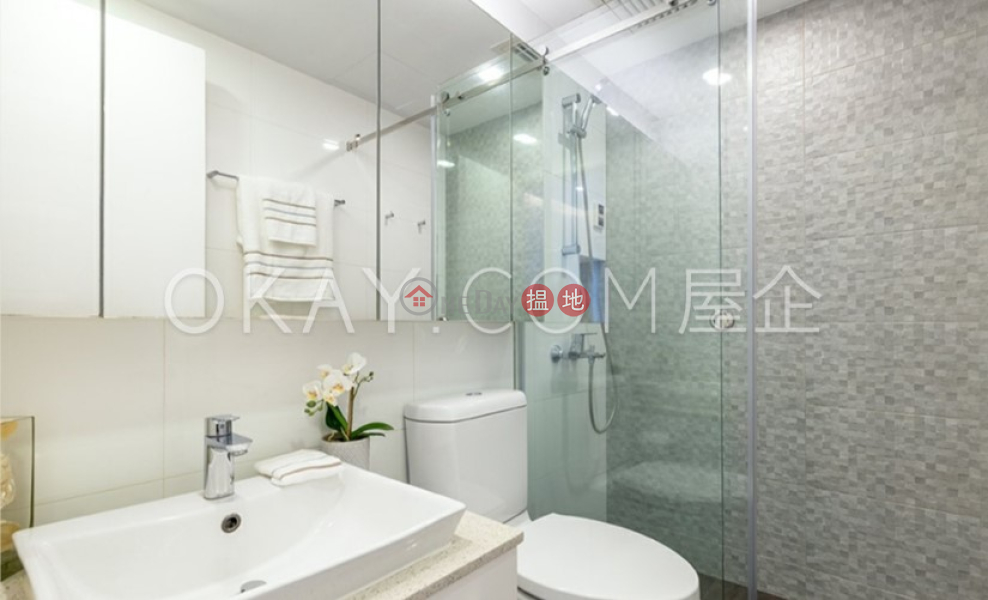 Lovely 2 bedroom with rooftop & balcony | For Sale | Happy Mansion 快樂大廈 Sales Listings