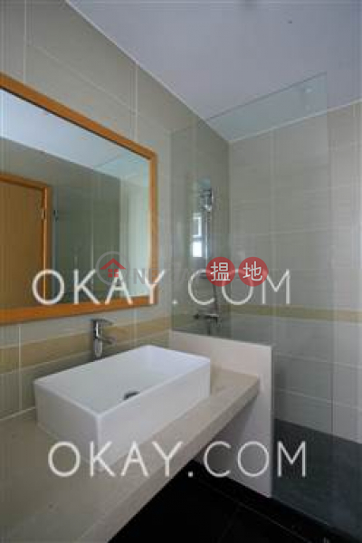 Nicely kept house with parking | For Sale | King Ying House (Block D) King Shan Court 瓊瑛閣 (D座) Sales Listings