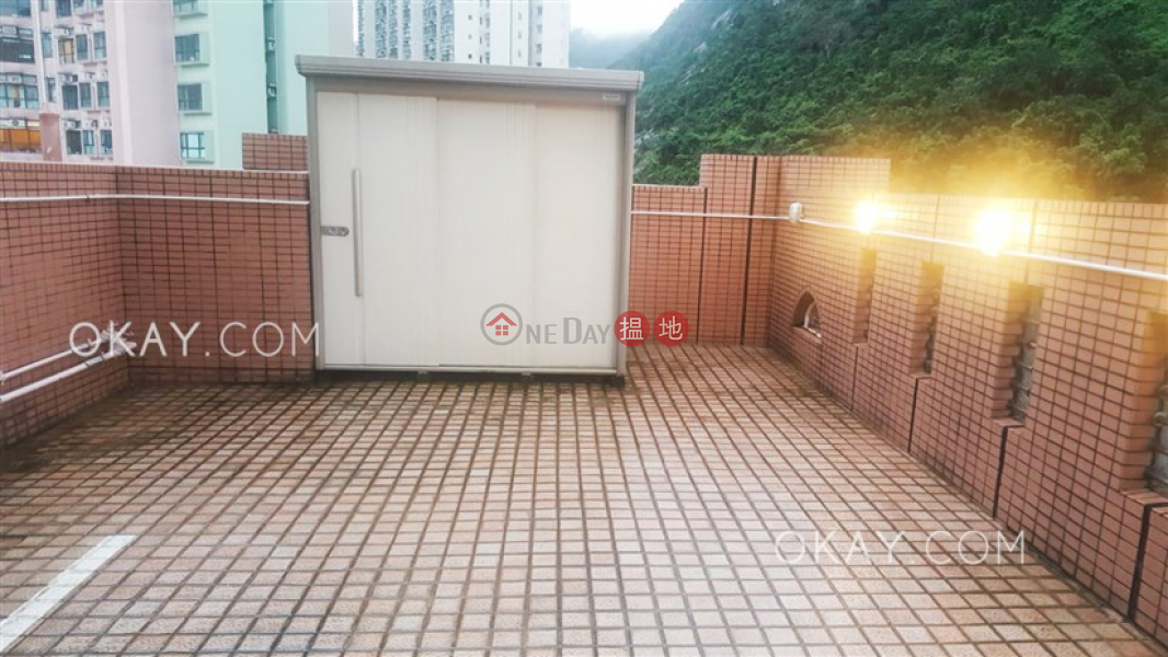 HK$ 32,000/ month Primrose Court, Western District, Stylish 2 bedroom on high floor with rooftop | Rental