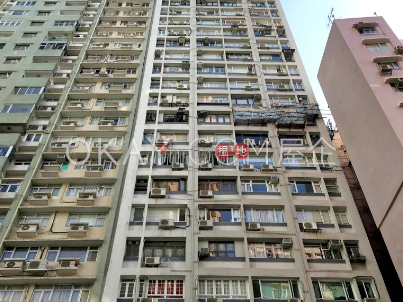 Intimate 2 bedroom with parking | For Sale | Shan Shing Building 山勝大廈 Sales Listings