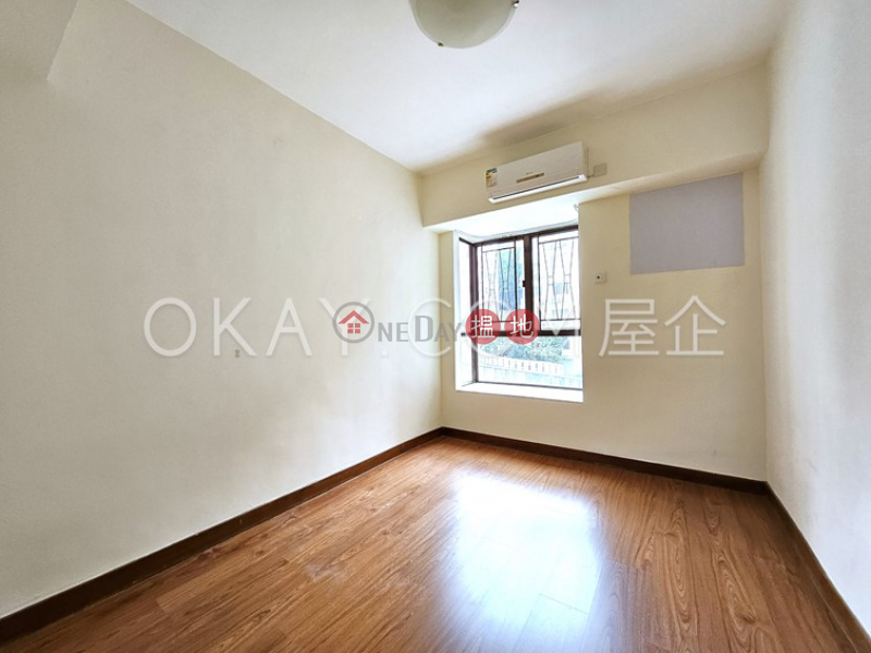 HK$ 55,000/ month, Dragonview Court, Western District | Tasteful 3 bedroom with balcony & parking | Rental