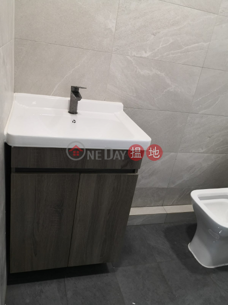 Lee Roy Commercial Building | Middle | Office / Commercial Property Rental Listings HK$ 30,000/ month