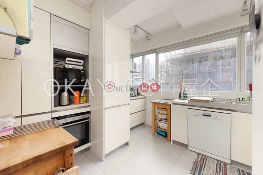Nicely kept 3 bedroom with balcony & parking | For Sale | Winner Court 榮華閣 Sales Listings