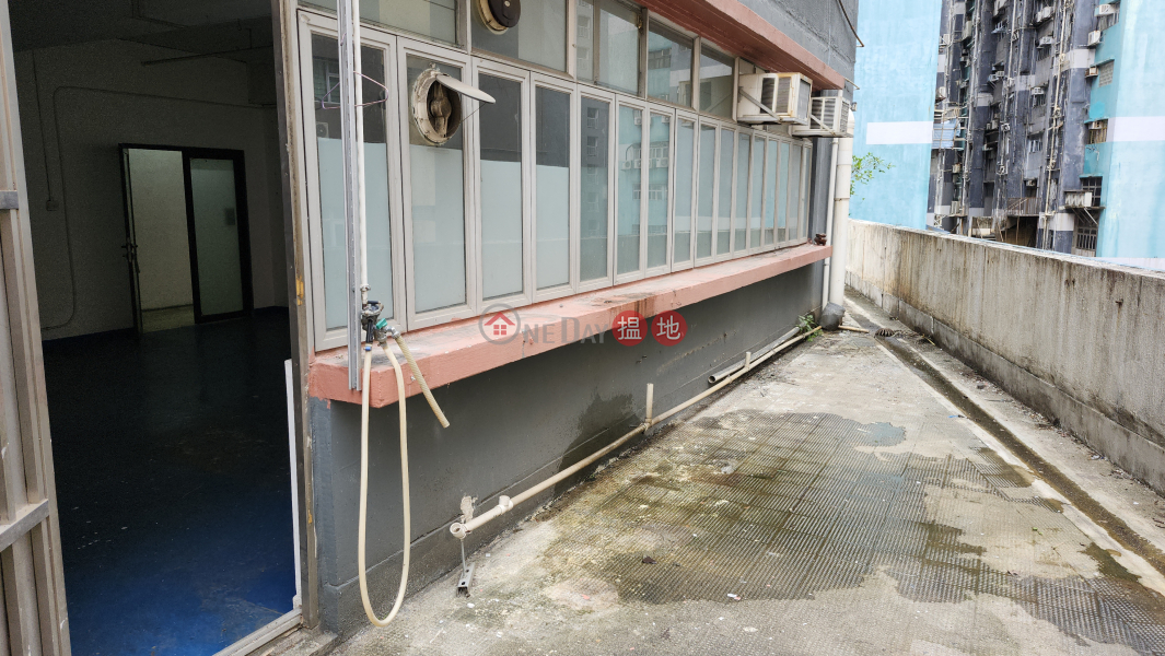 Indoor 2593 feet + 1100 feet platform., Hung Cheong Industrial Centre 鴻昌工業中心 Sales Listings | Tuen Mun (JOHNN-0273969929)