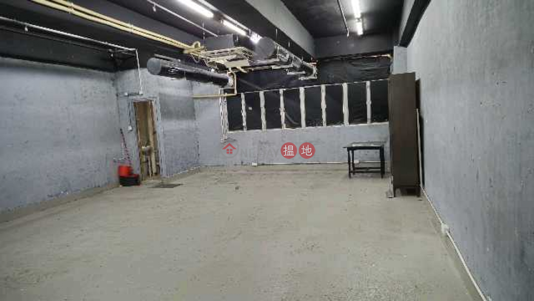 實用倉寫,位處大街,交通方便,有鎖匙 即睇|33建榮街 | 屯門-香港|出租-HK$ 11,000/ 月