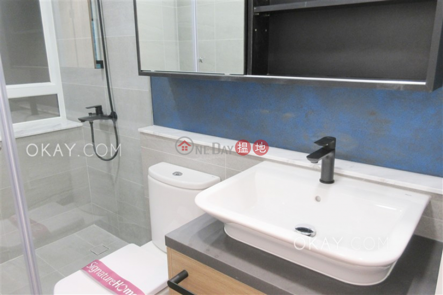 Unique 2 bedroom with parking | Rental, Hillsborough Court 曉峰閣 Rental Listings | Central District (OKAY-R25068)