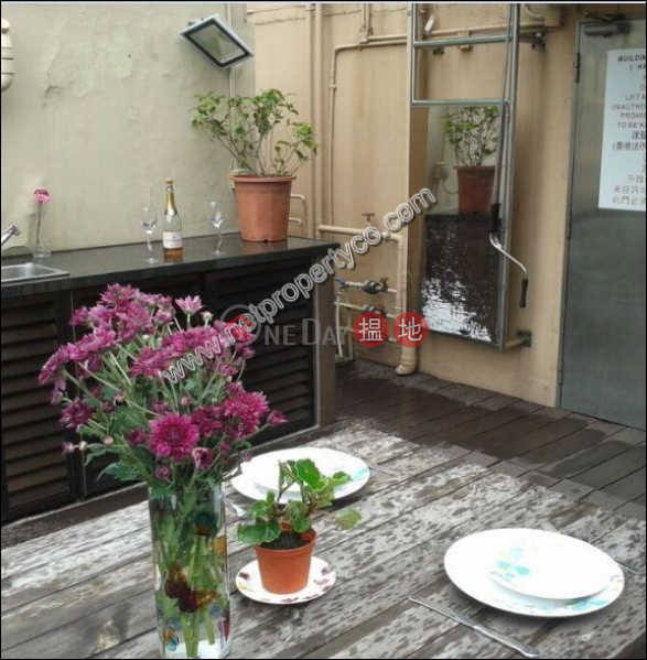 HK$ 22,000/ month, Good View Court Western District 2 Bedrooms Apartment in Mid-Level Central For Rent
