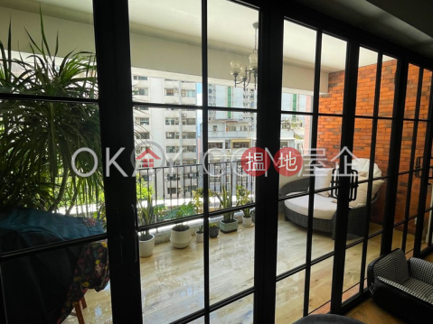 Efficient 2 bedroom with balcony & parking | Rental | Alpine Court 嘉賢大廈 _0