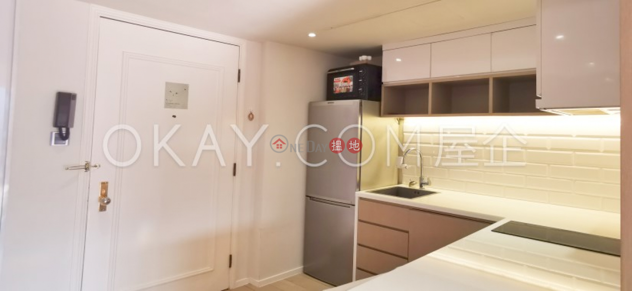HK$ 10.5M | Convention Plaza Apartments, Wan Chai District Rare studio on high floor with sea views | For Sale