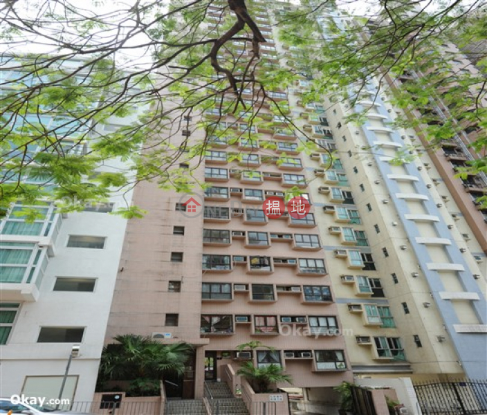 HK$ 12.5M | Bowie Court | Western District Nicely kept 2 bedroom on high floor | For Sale