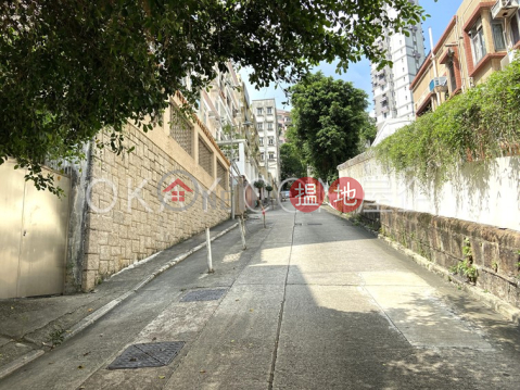 Tasteful 3 bedroom with parking | For Sale | Regent Court 利群閣 _0