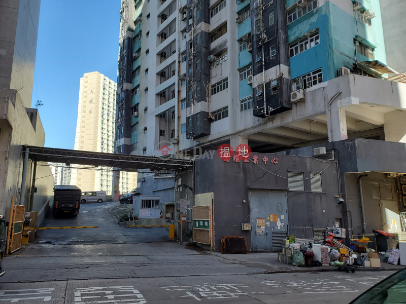 香港搵樓|租樓|二手盤|買樓| 搵地 | 車位出租樓盤|有蓋貨車位,或者泊兩部私家車位-$3900.