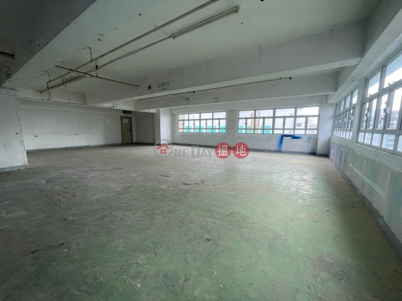 Kwai Chung Yip Shing Industrial Center: Warehouse Decoration And With Inside Toilet | Yip Shing Industrial Centre 業成工業中心 Rental Listings