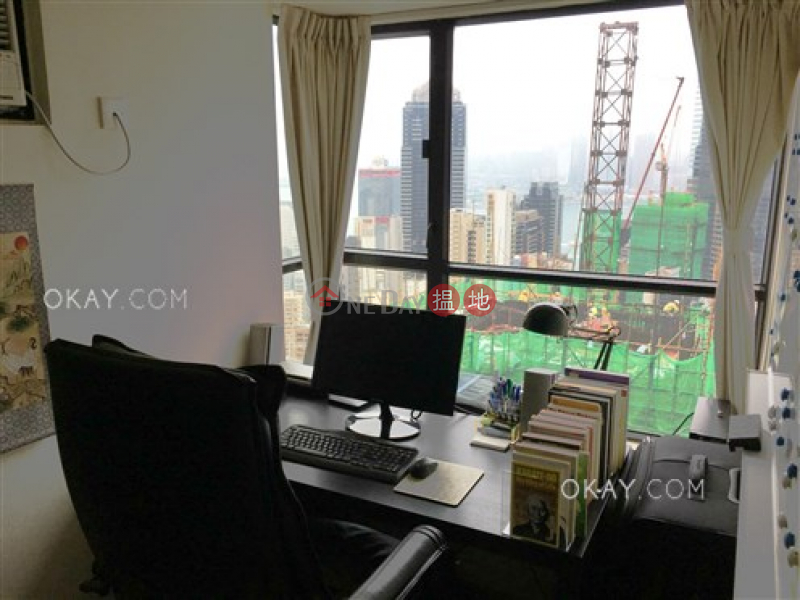 HK$ 27,000/ 月御景臺-西區-2房1廁,極高層御景臺出租單位