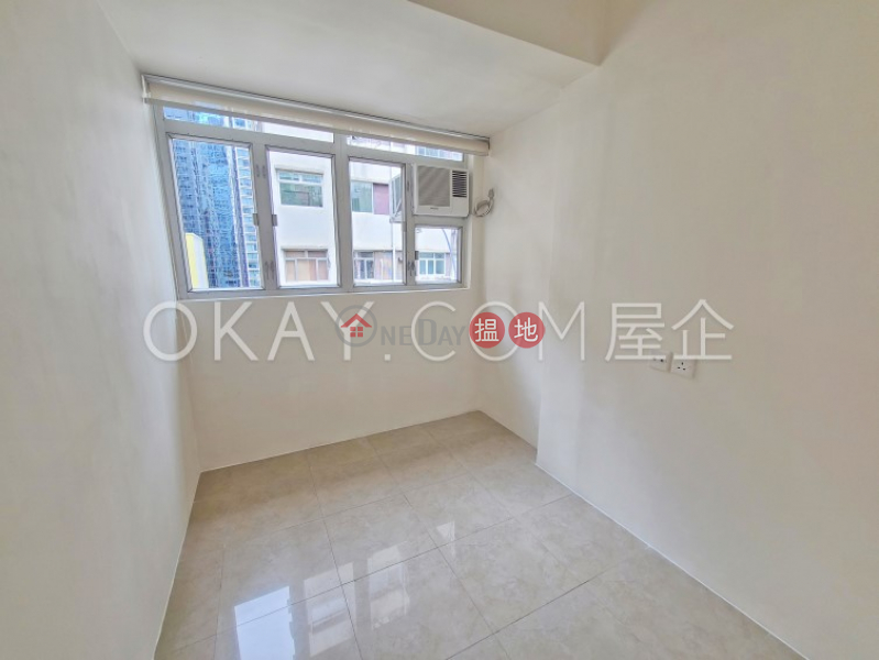 HK$ 25,000/ month 152-154 Hollywood Road Western District | Practical 2 bedroom on high floor with rooftop | Rental