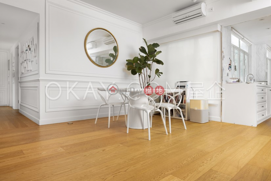 Unique 3 bedroom with sea views, balcony For Sale Redhill Peninsula