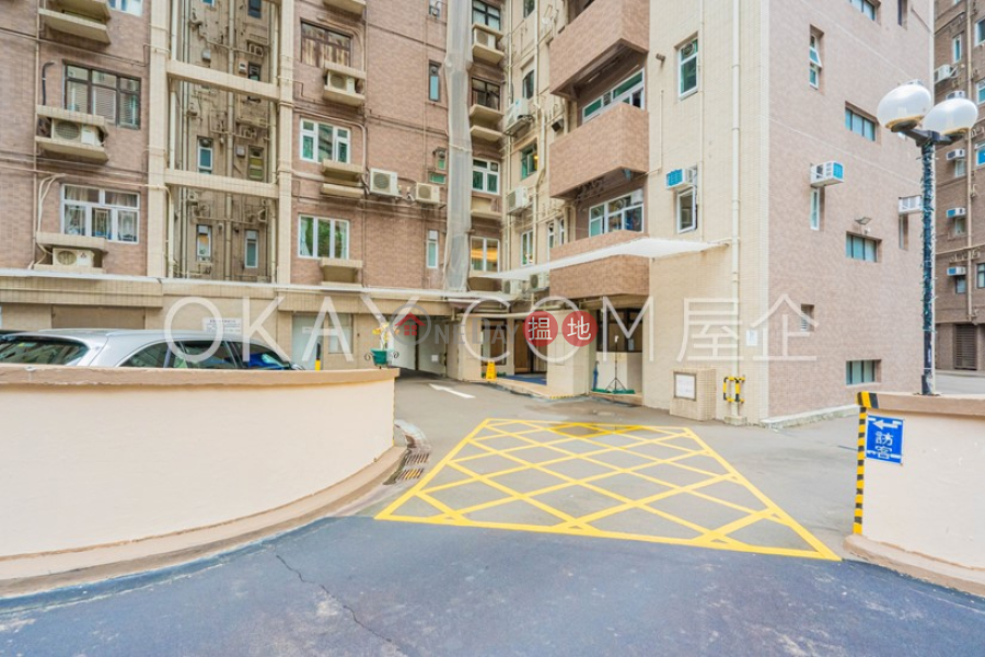 Efficient 3 bed on high floor with balcony & parking | For Sale | Summit Court 雲峰大廈 Sales Listings