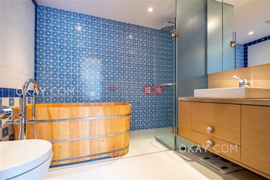 HK$ 37M Holly Court, Wan Chai District, Lovely 1 bedroom on high floor with balcony & parking | For Sale
