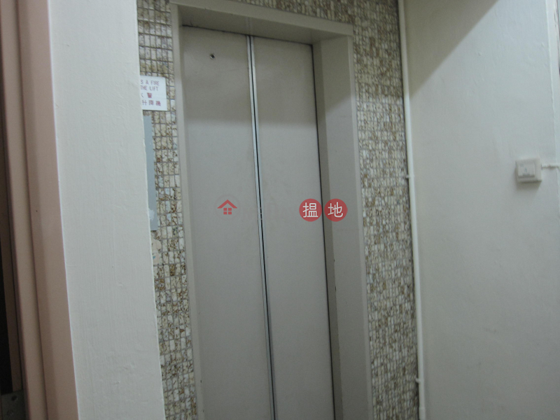 One good size bedroom unit for Rent in Wan Chai | Kwong Tak Building 廣德大樓 Rental Listings