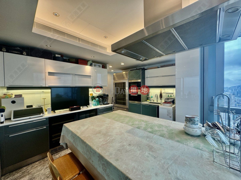 Four bedrooms and two apartment in The Cullinan Sun Sky, 1 Austin Road West | Yau Tsim Mong Hong Kong | Sales HK$ 125M
