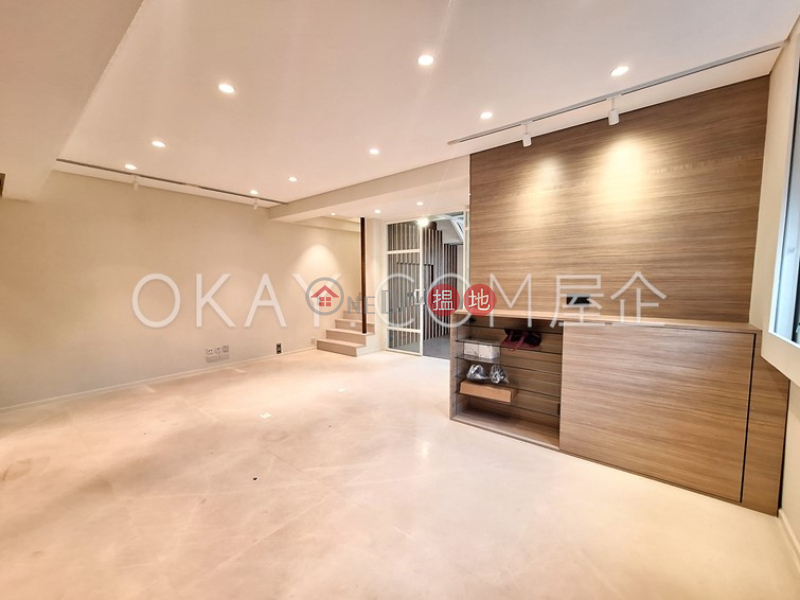 Unique penthouse with racecourse views, balcony | Rental | Yuk Sing Building 毓成大廈 Rental Listings