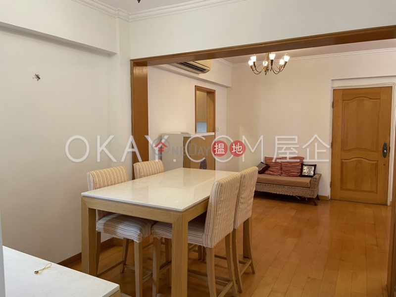 HK$ 30,000/ month | Merry Court | Western District, Lovely 3 bedroom on high floor with parking | Rental