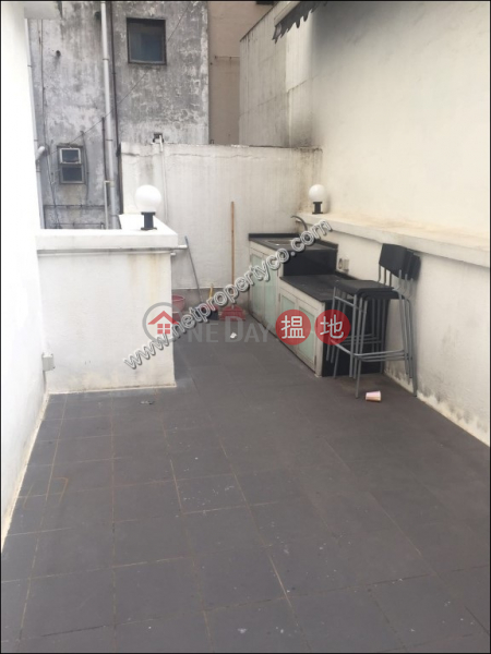 Penthouse for lease with flat roof in Sheung Wan | 109-111 Wing Lok Street 永樂街109-111號 Rental Listings