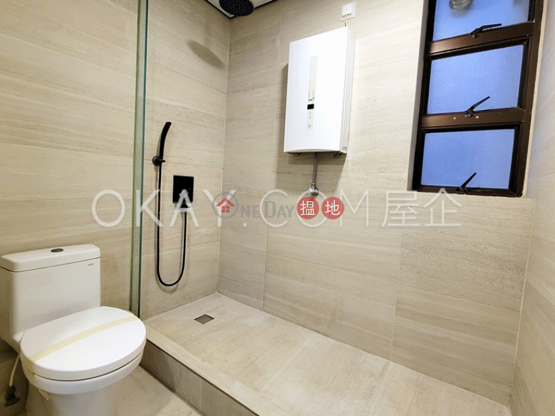 HK$ 25.5M, Villa Lotto Block B-D Wan Chai District Efficient 2 bedroom with parking | For Sale
