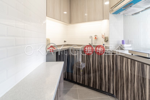 Practical 2 bedroom in Mid-levels West | For Sale | Kam Fung Mansion 金風大廈 _0