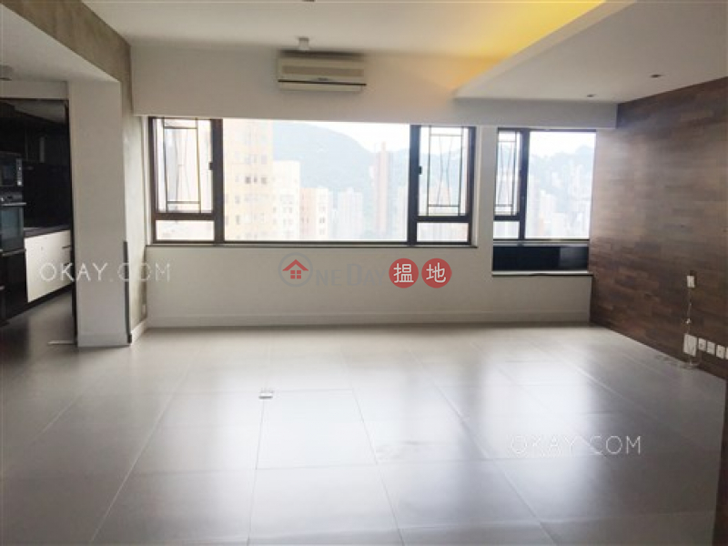 Lovely 2 bedroom on high floor with parking | For Sale | 19 Tai Hang Drive | Wan Chai District, Hong Kong, Sales HK$ 26M