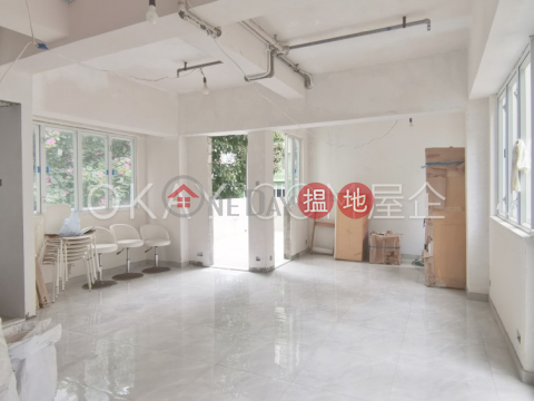 Unique with terrace in Sheung Wan | For Sale | Curios Court 古今閣 _0