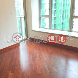 Nicely kept 2 bedroom with balcony | For Sale